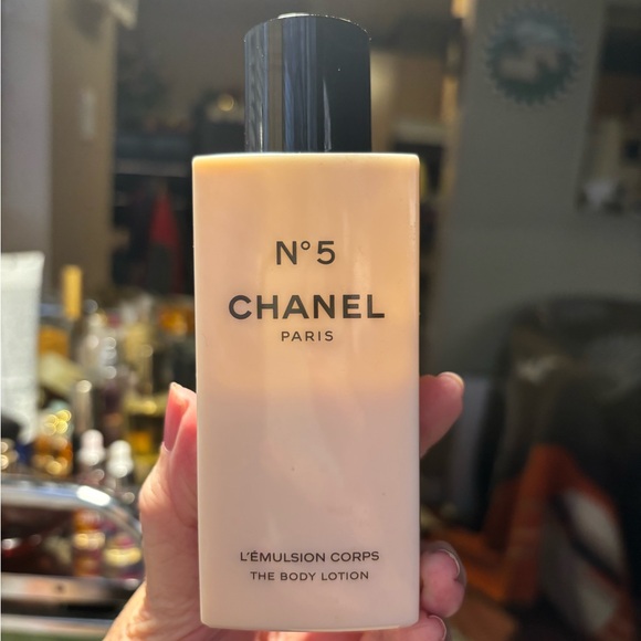 Chanel Paris No. 5 The Body Lotion 200ml.  Half Left!  Absolutely Gorgeous! - Picture 2 of 4